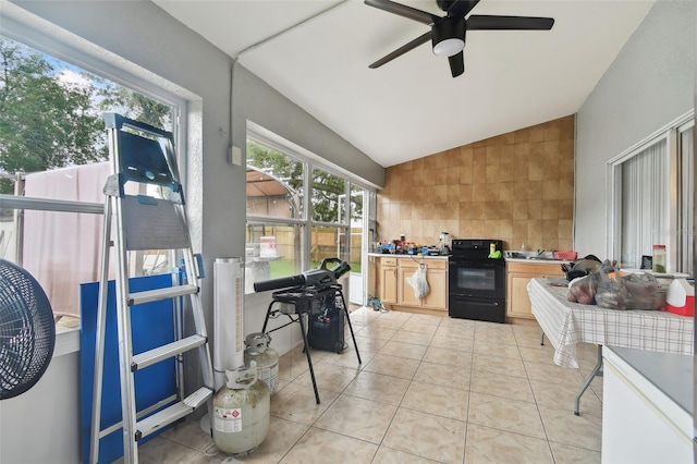 sunroom with lofted ceiling and ceiling fan