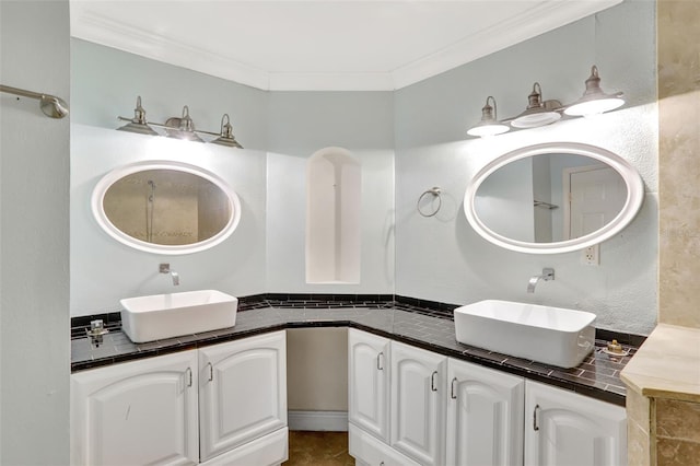 1053 E Hancock Dr, Deltona, FL 32725 - full bath with vanity and crown molding
