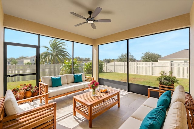 sunroom with ceiling fan