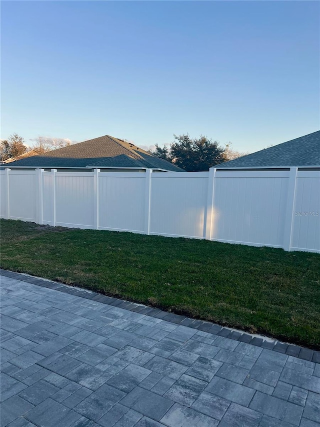 view of yard featuring a patio