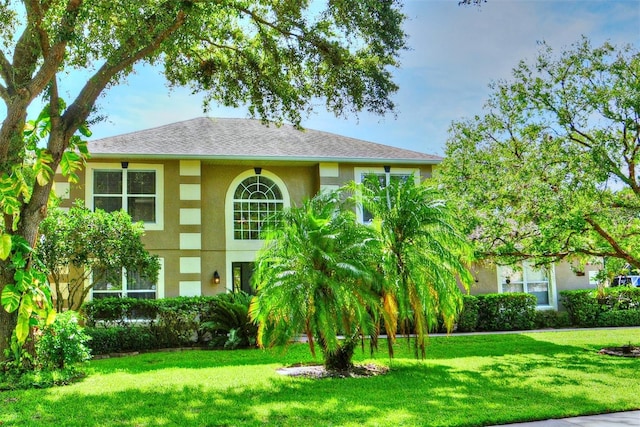 view of front of home featuring a front yard