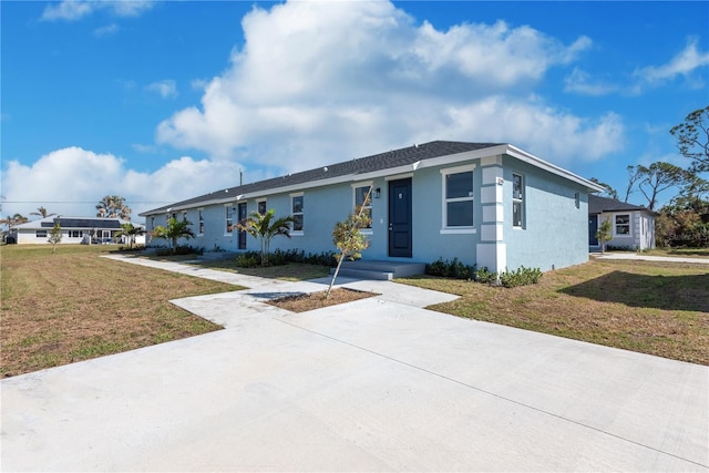 ranch-style house featuring a front yard