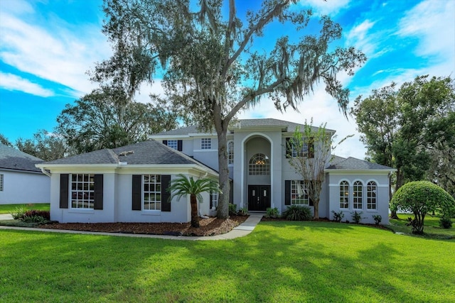 view of front facade featuring a front yard