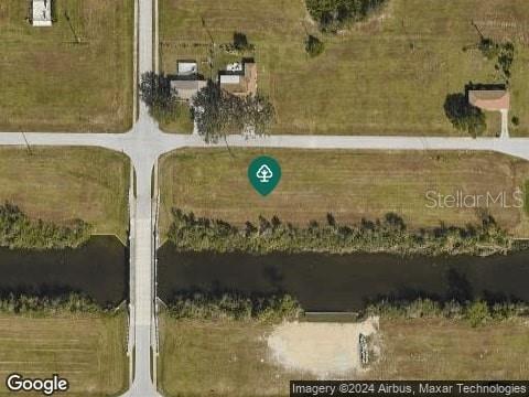 Listing photo 2 for 1424 NE 23rd Ter, Cape Coral FL 33909