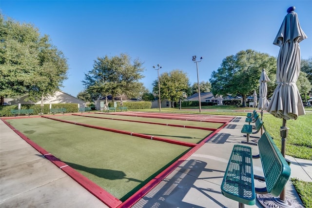 view of property's community featuring a lawn