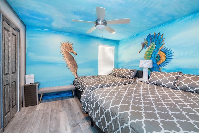 bedroom with ceiling fan, a closet, and hardwood / wood-style flooring