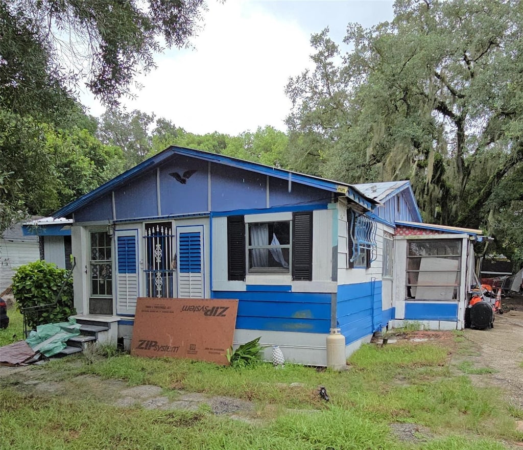 view of front of property