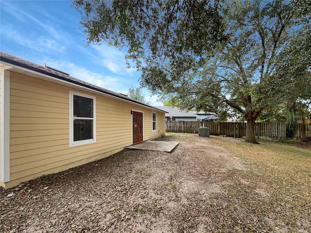 view of yard with a patio