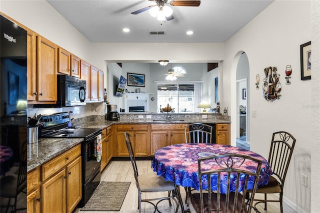 kitchen featuring black appliances, kitchen peninsula, a textured ceiling, and ceiling fan