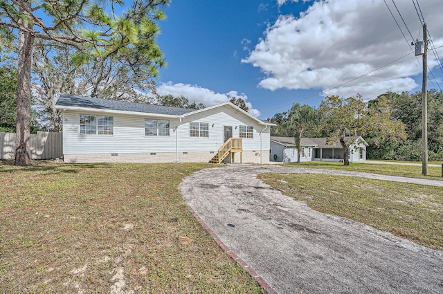 view of front of home featuring a front lawn