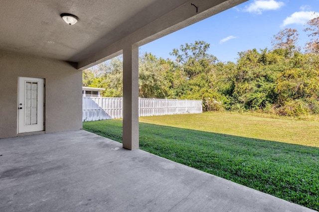 view of yard featuring a patio area