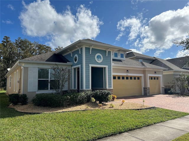 view of front of property with a front lawn