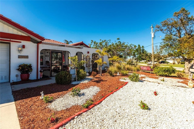 view of yard featuring a garage