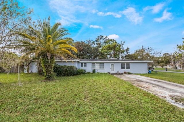 single story home featuring a front yard