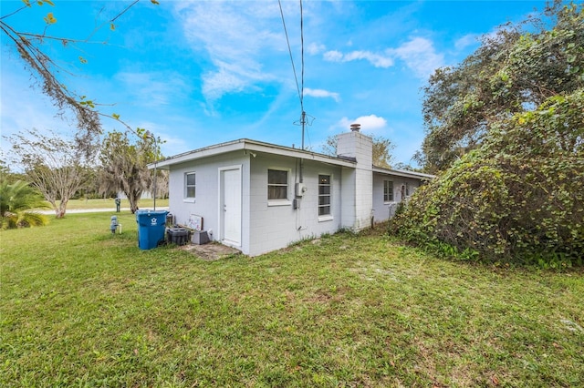 view of side of property featuring a yard