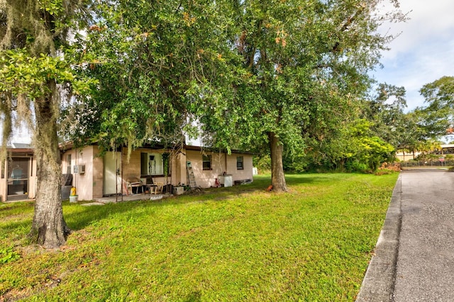 view of front facade with a front yard