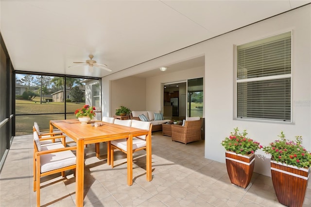 sunroom with ceiling fan