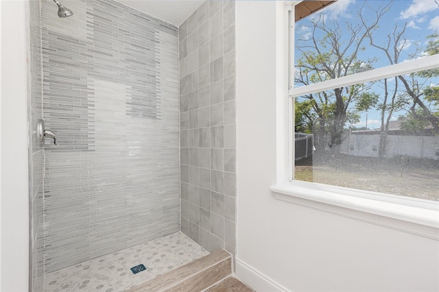 bathroom featuring a tile shower