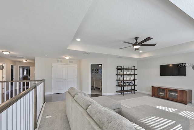 carpeted living room featuring ceiling fan