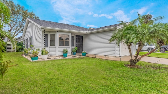 view of front facade with a garage and a front yard