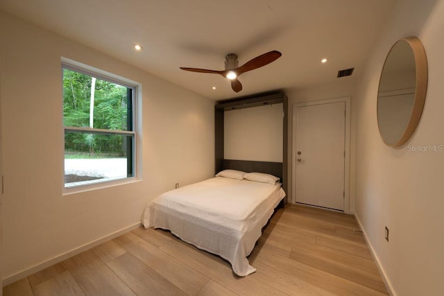 bedroom with light wood-type flooring, visible vents, a ceiling fan, recessed lighting, and baseboards