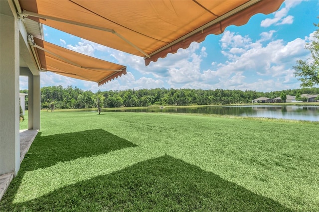 view of yard featuring a water view