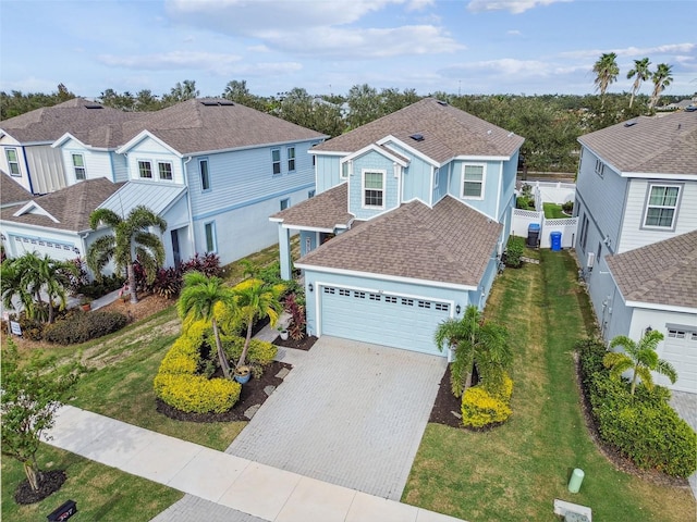 view of front of property featuring a front lawn