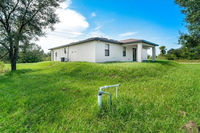 exterior space featuring a yard