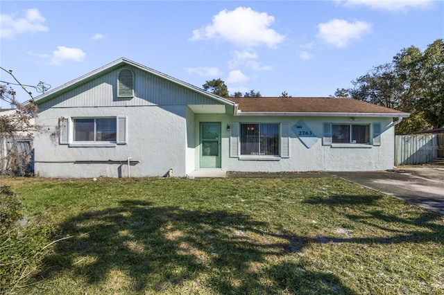 view of front of house with a front lawn