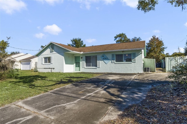 view of front of home with a front lawn and a garage