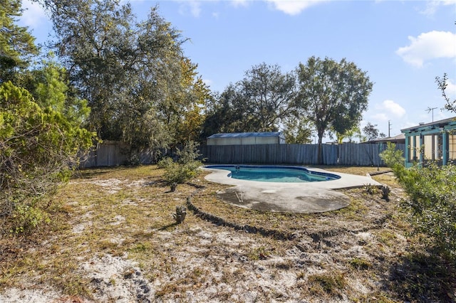 view of yard with a fenced in pool