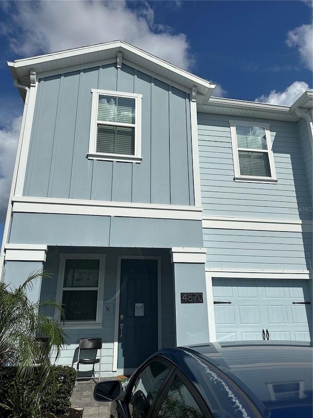 view of front facade featuring a garage