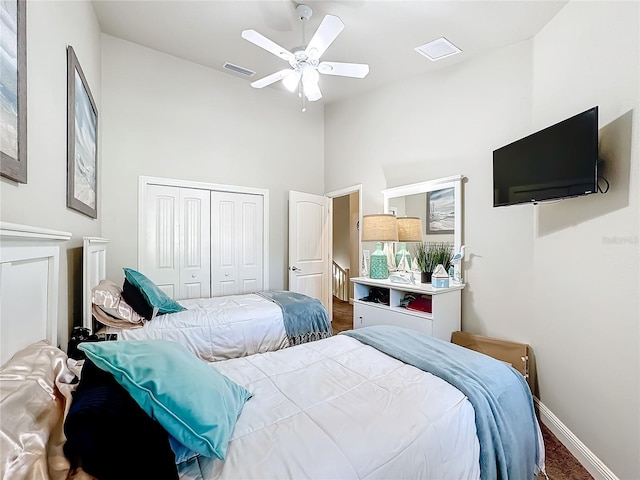 bedroom featuring ceiling fan and a closet