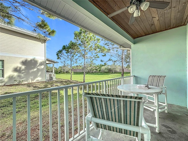 balcony featuring ceiling fan