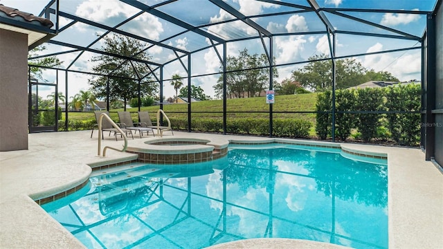 view of pool with a patio area, a lanai, and an in ground hot tub