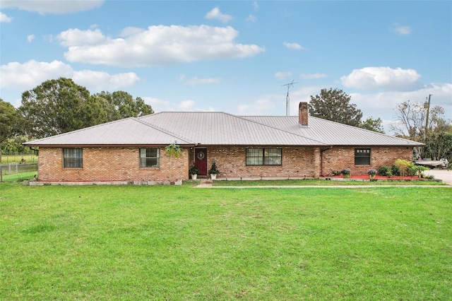 single story home featuring a front lawn