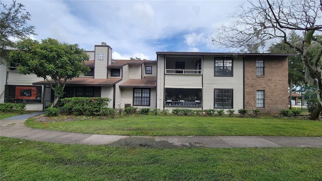 view of front of house featuring a front lawn