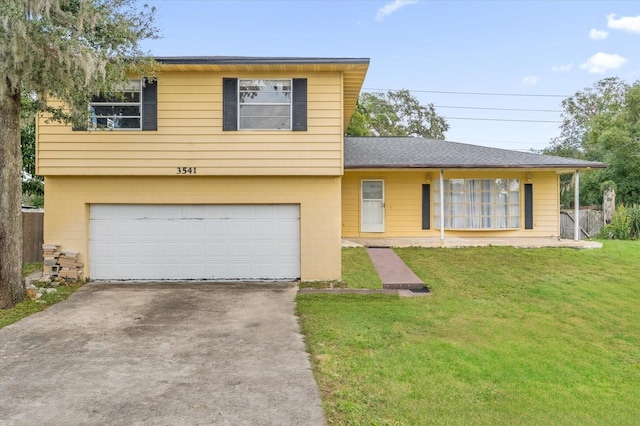 view of front of property featuring a front yard and a garage