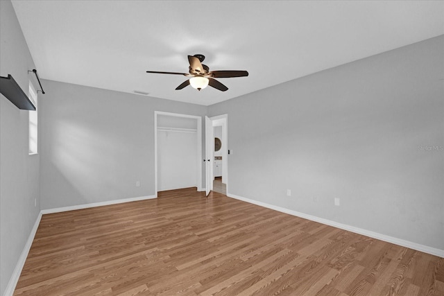 unfurnished room featuring light hardwood / wood-style floors and ceiling fan