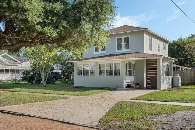 view of front facade featuring a front yard