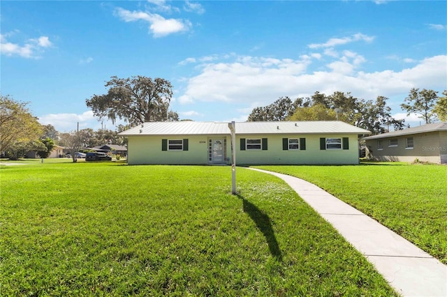 ranch-style house featuring a front yard