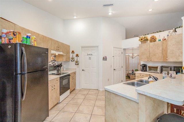 kitchen with high vaulted ceiling, black refrigerator, electric range, kitchen peninsula, and a breakfast bar area