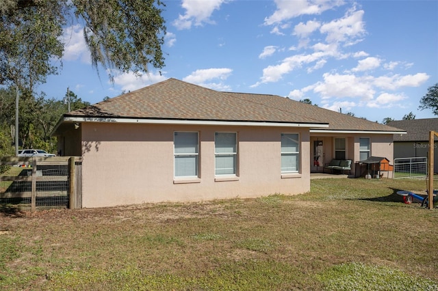 back of house featuring a yard