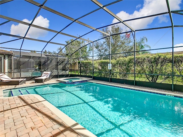 view of pool with an in ground hot tub, a patio, and a lanai