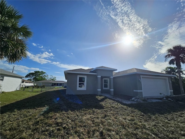 view of front facade featuring a front yard and a garage