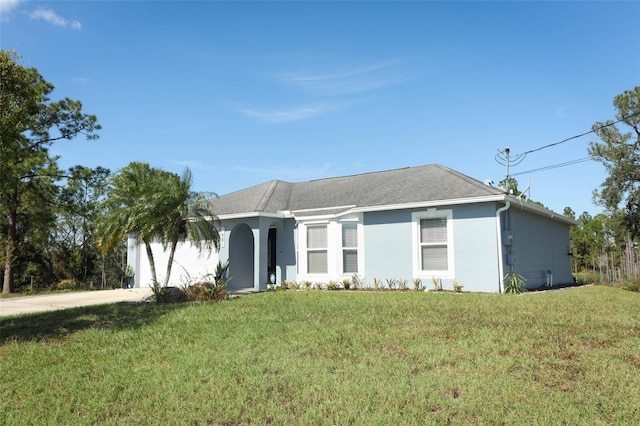 single story home featuring a front lawn