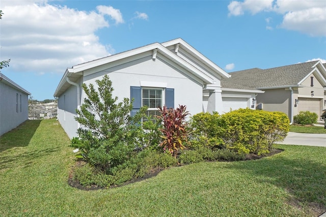 view of front facade featuring a garage and a front yard