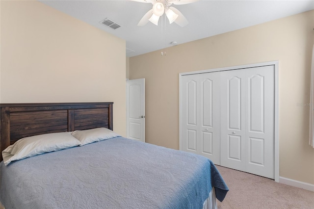 5307 Cortland Dr, Davenport, FL 33837 - bedroom featuring light carpet, a closet, and ceiling fan