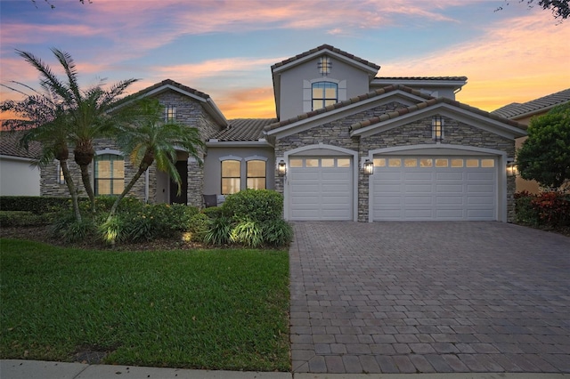 view of front facade featuring a lawn and a garage