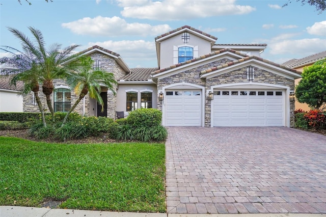 view of front of home featuring a front yard and a garage